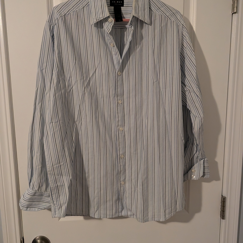 Axcess Men's White and Blue Striped Button Down Shirt